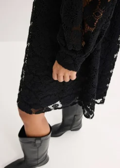 Robe courte en dentelle