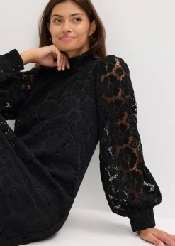 Robe courte en dentelle