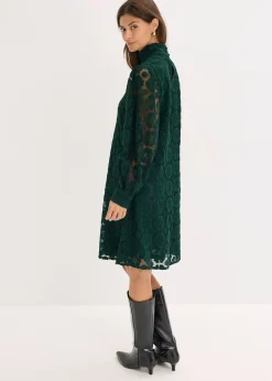 Robe courte en dentelle