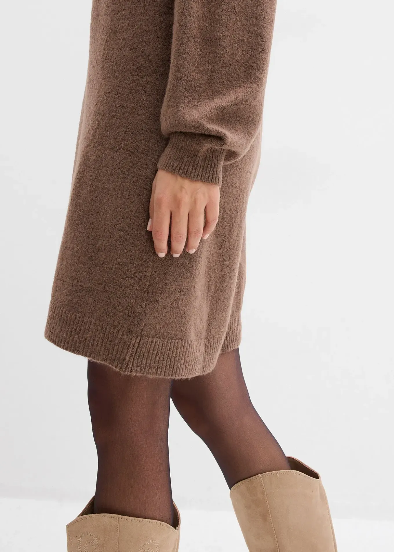 Robe courte en maille avec encolure boutonnée