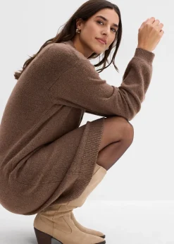 Robe courte en maille avec encolure boutonnée