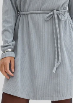 Robe courte et côtelée