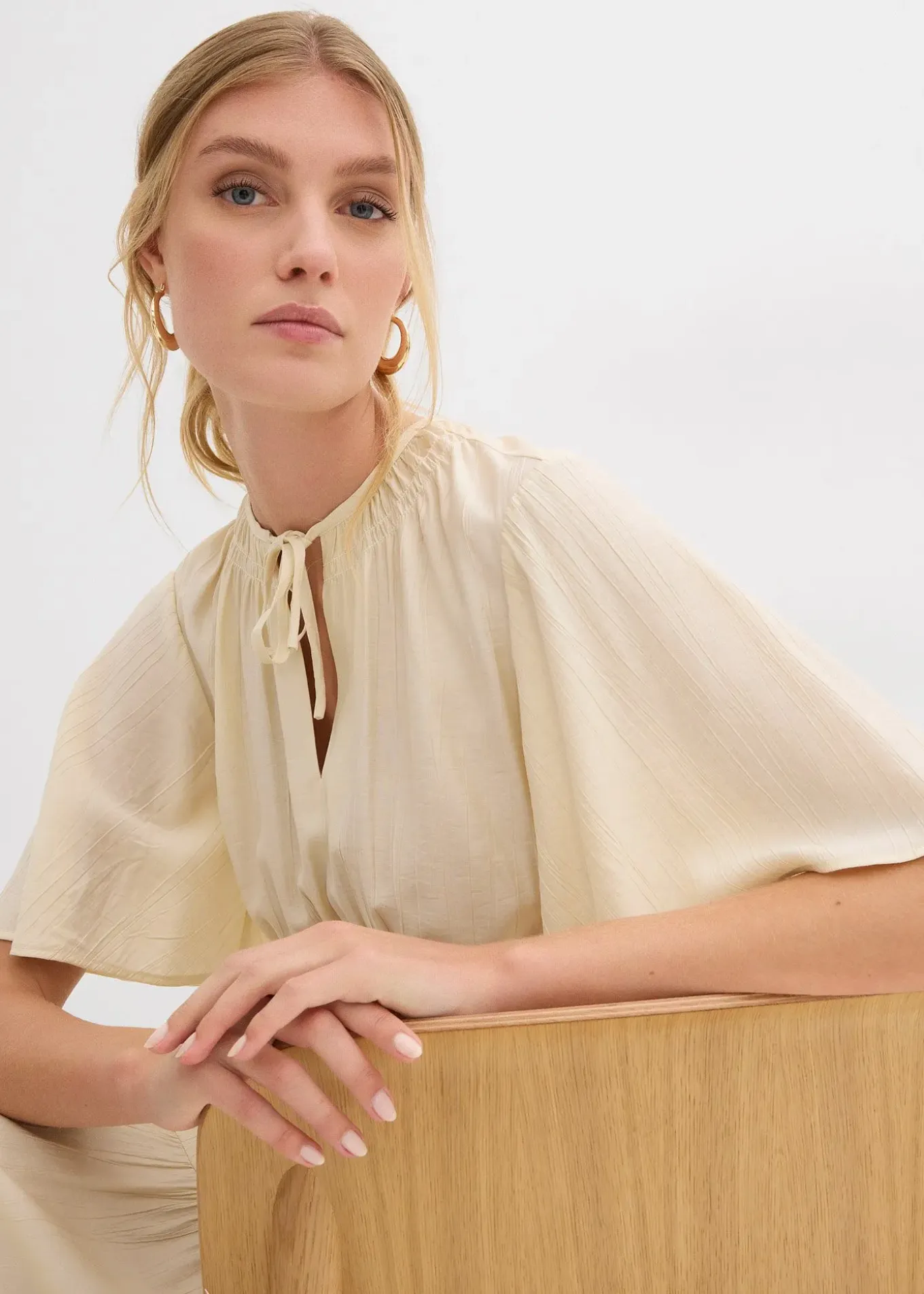 Robe courte et fluide en viscose mélangée