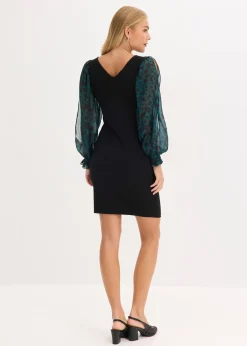 Robe courte et près du corps à manches fendues