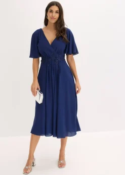 Robe de cocktail avec applications de dentelle