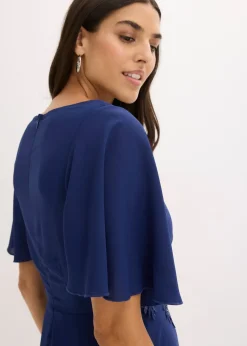 Robe de cocktail avec applications de dentelle