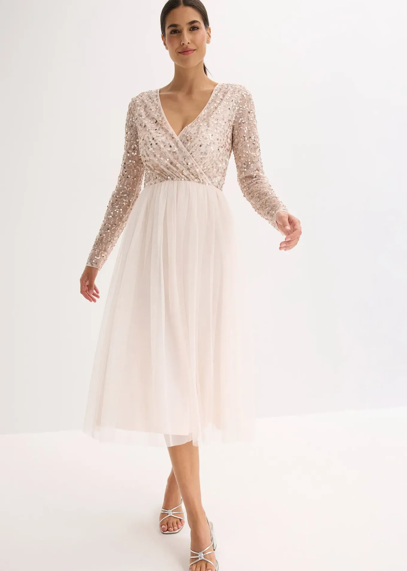 Robe de cocktail brodée de sequins