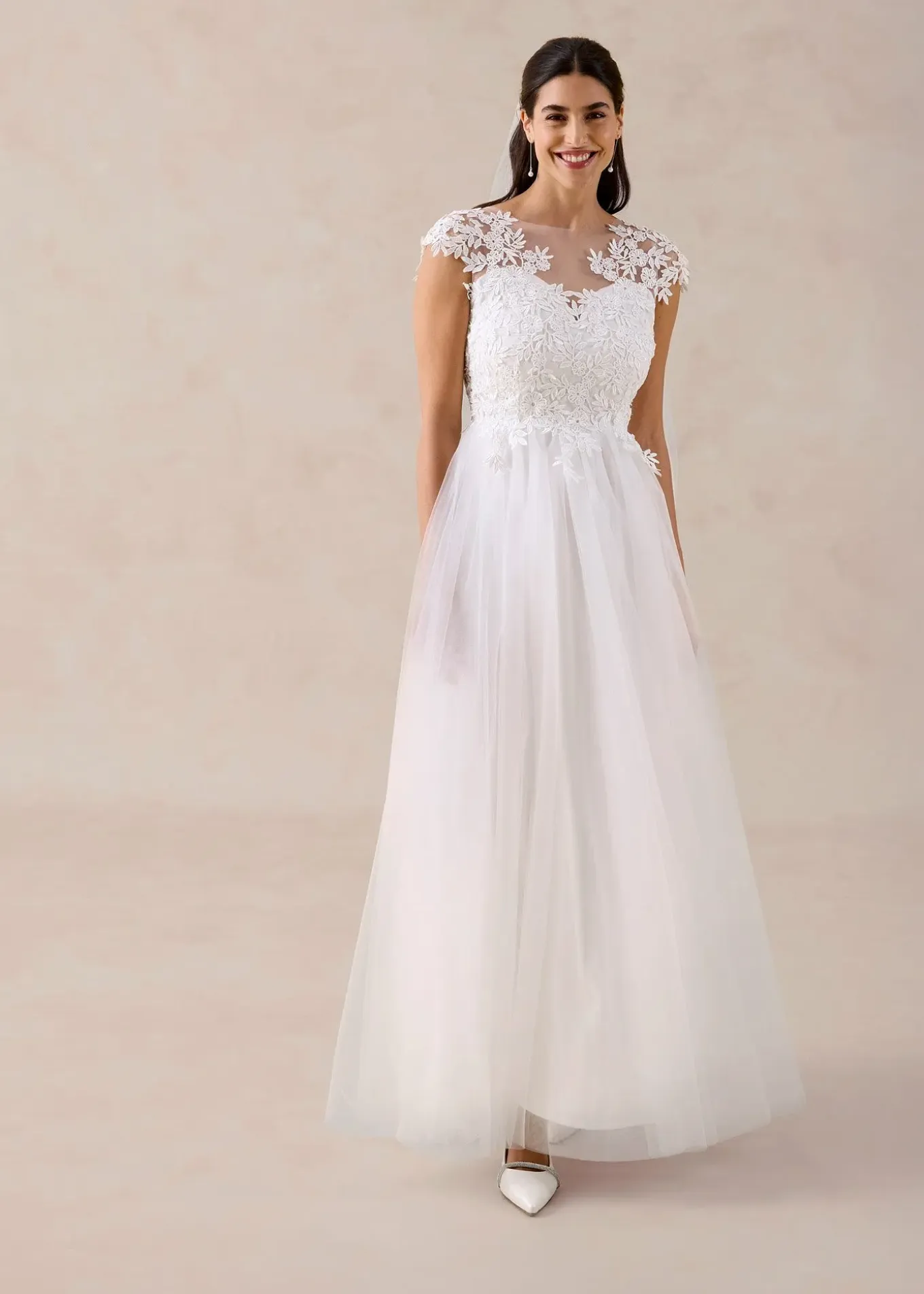 Robe de mariée en tulle délicat et dentelle