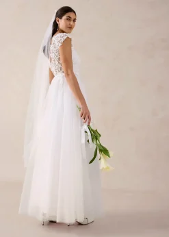 Robe de mariée en tulle délicat et dentelle