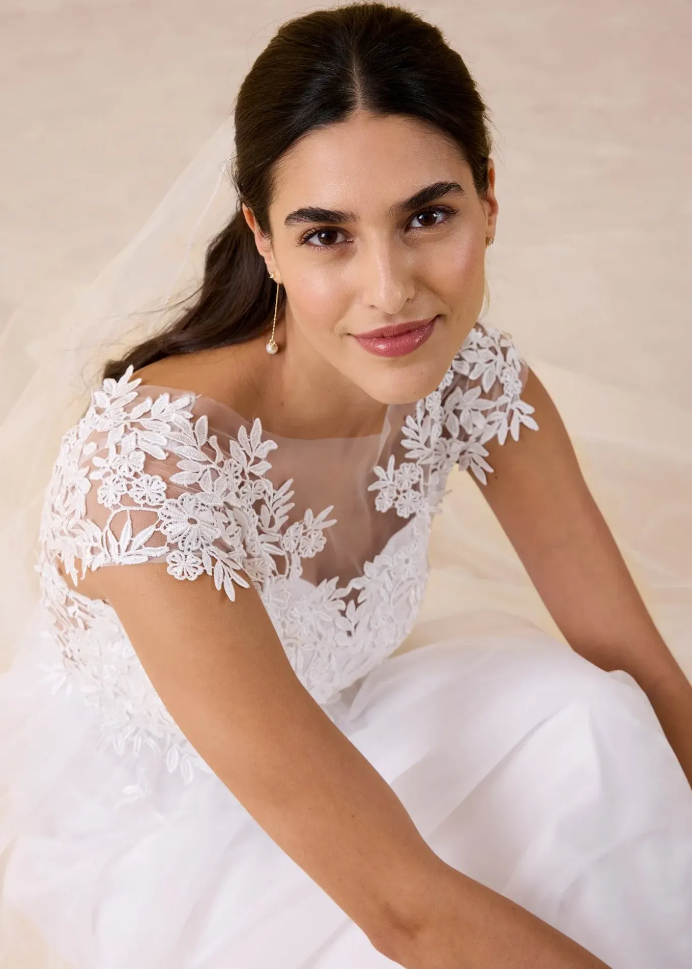 Robe de mariée en tulle délicat et dentelle