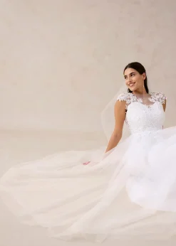 Robe de mariée en tulle délicat et dentelle