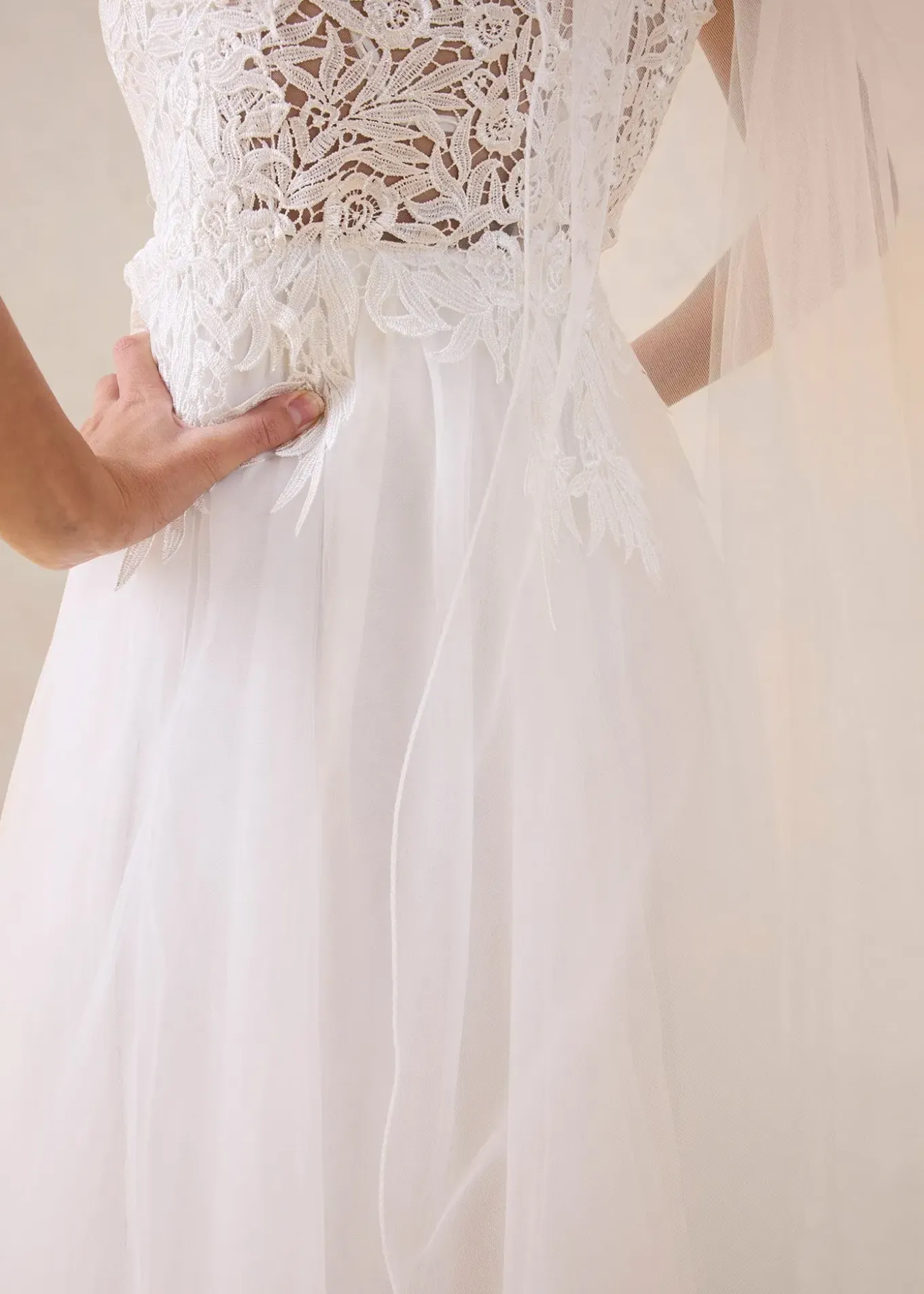 Robe de mariée en tulle et dentelle