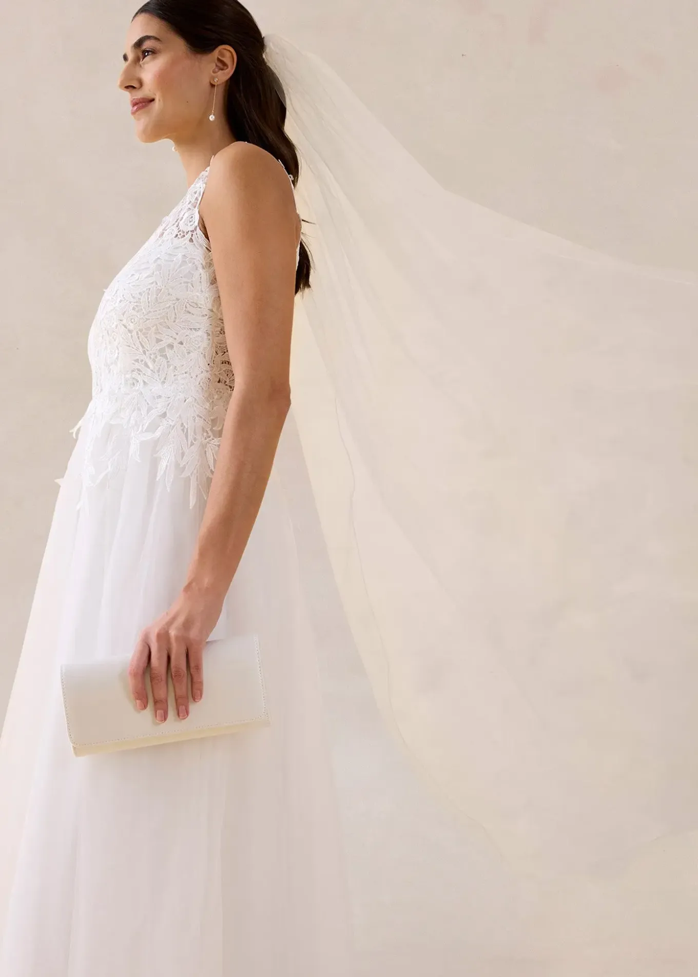 Robe de mariée en tulle et dentelle