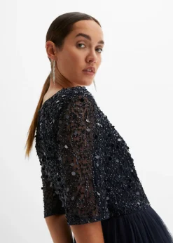 Robe de soirée en tulle avec haut brodé de sequins