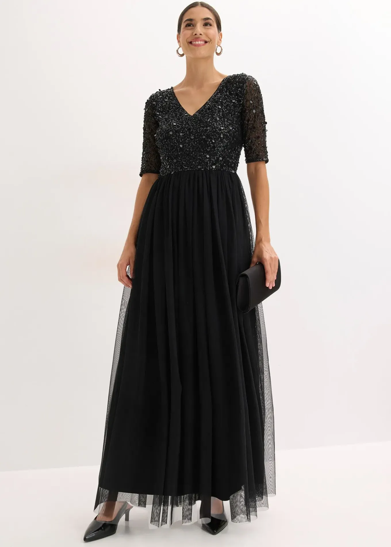 Robe de soirée en tulle avec haut brodé de sequins
