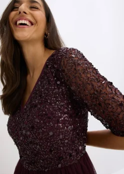 Robe de soirée en tulle avec haut brodé de sequins