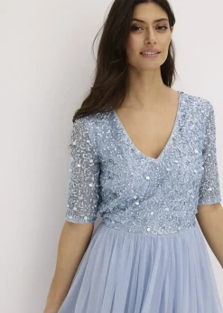 Robe de soirée en tulle avec haut brodé de sequins