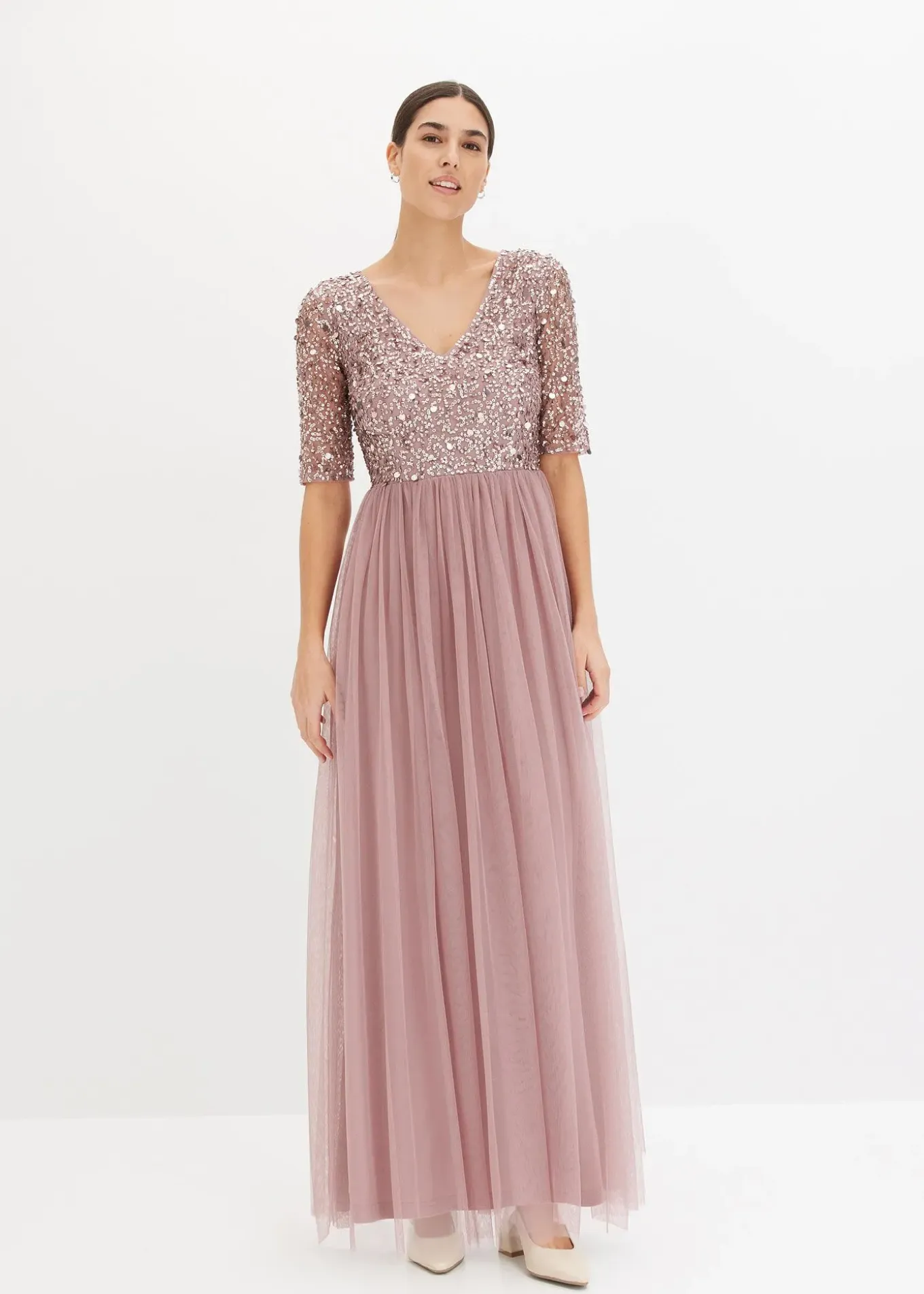 Robe de soirée en tulle avec haut brodé de sequins