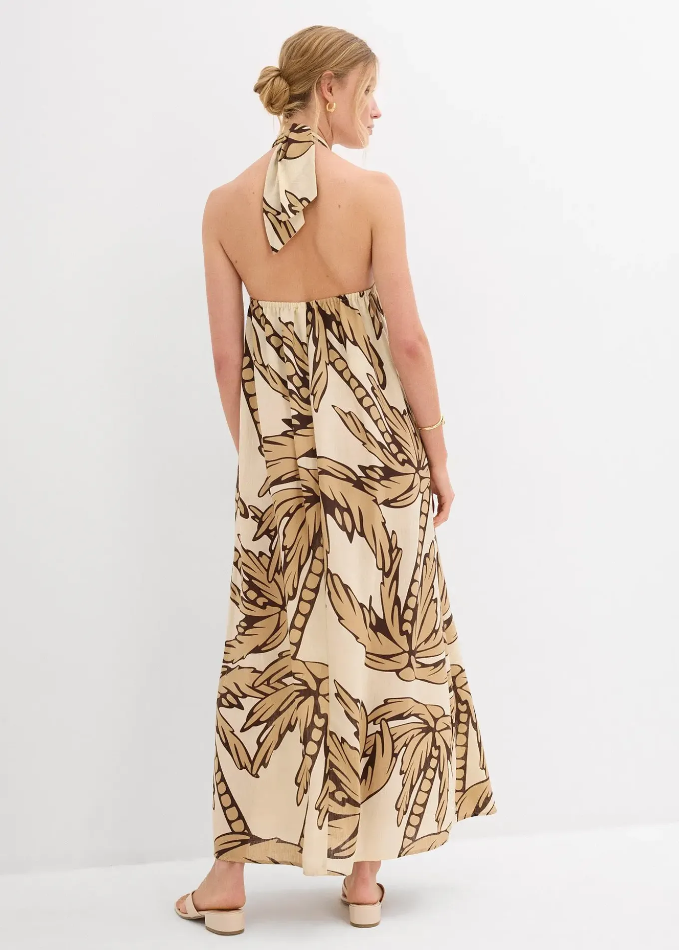 Robe dos nu, coupe évasée