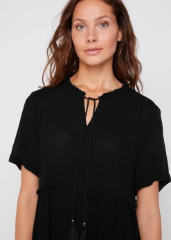 Robe en crépon de viscose, longueur genou, détail encolure
