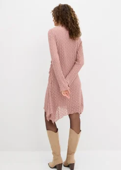 Robe en dentelle à pans