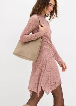 Robe en dentelle à pans