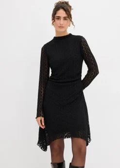 Robe en dentelle à pans