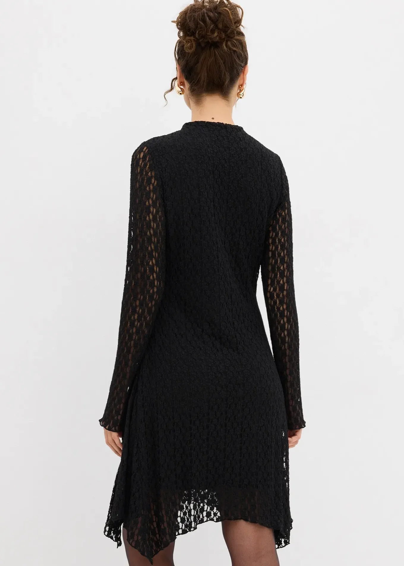 Robe en dentelle à pans