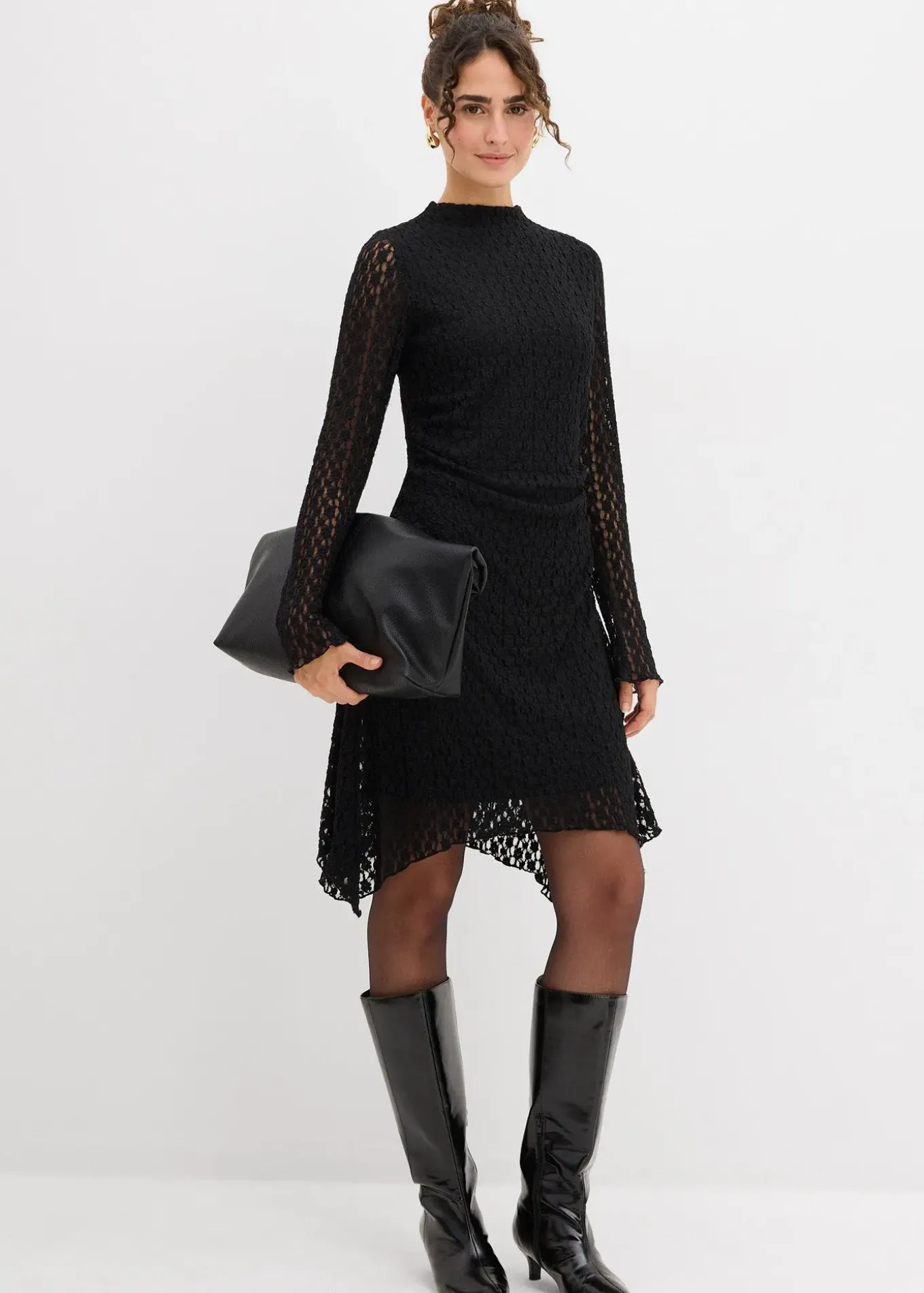 Robe en dentelle à pans