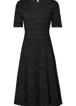 Robe en dentelle avec empiècement crochet