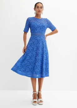 Robe en dentelle avec empiècement crochet