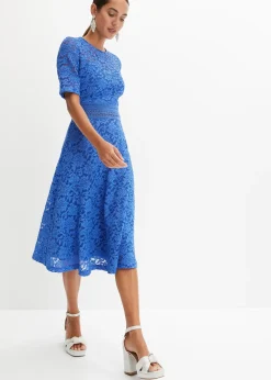 Robe en dentelle avec empiècement crochet