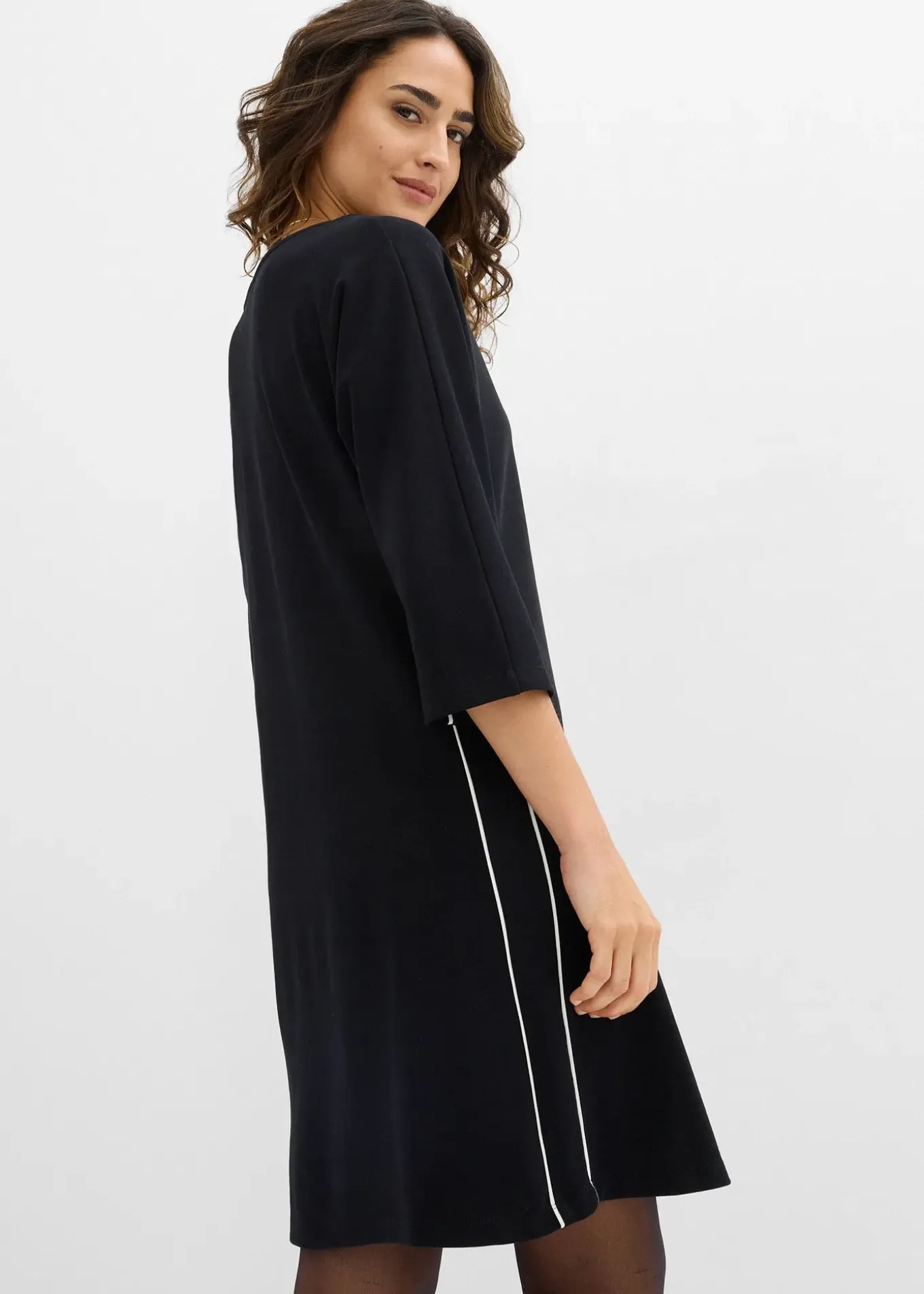 Robe en jersey à passepoil contrastant