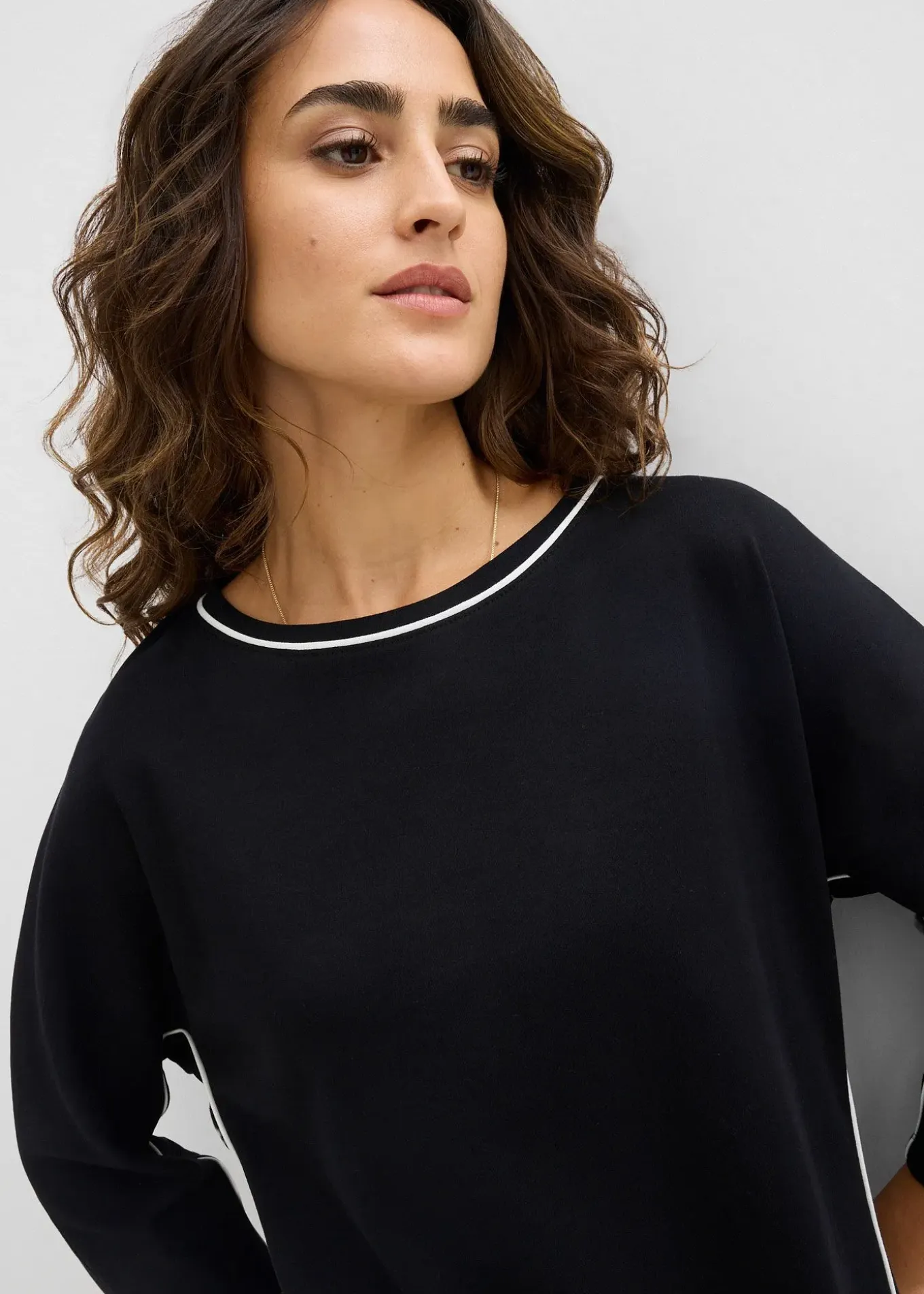 Robe en jersey à passepoil contrastant