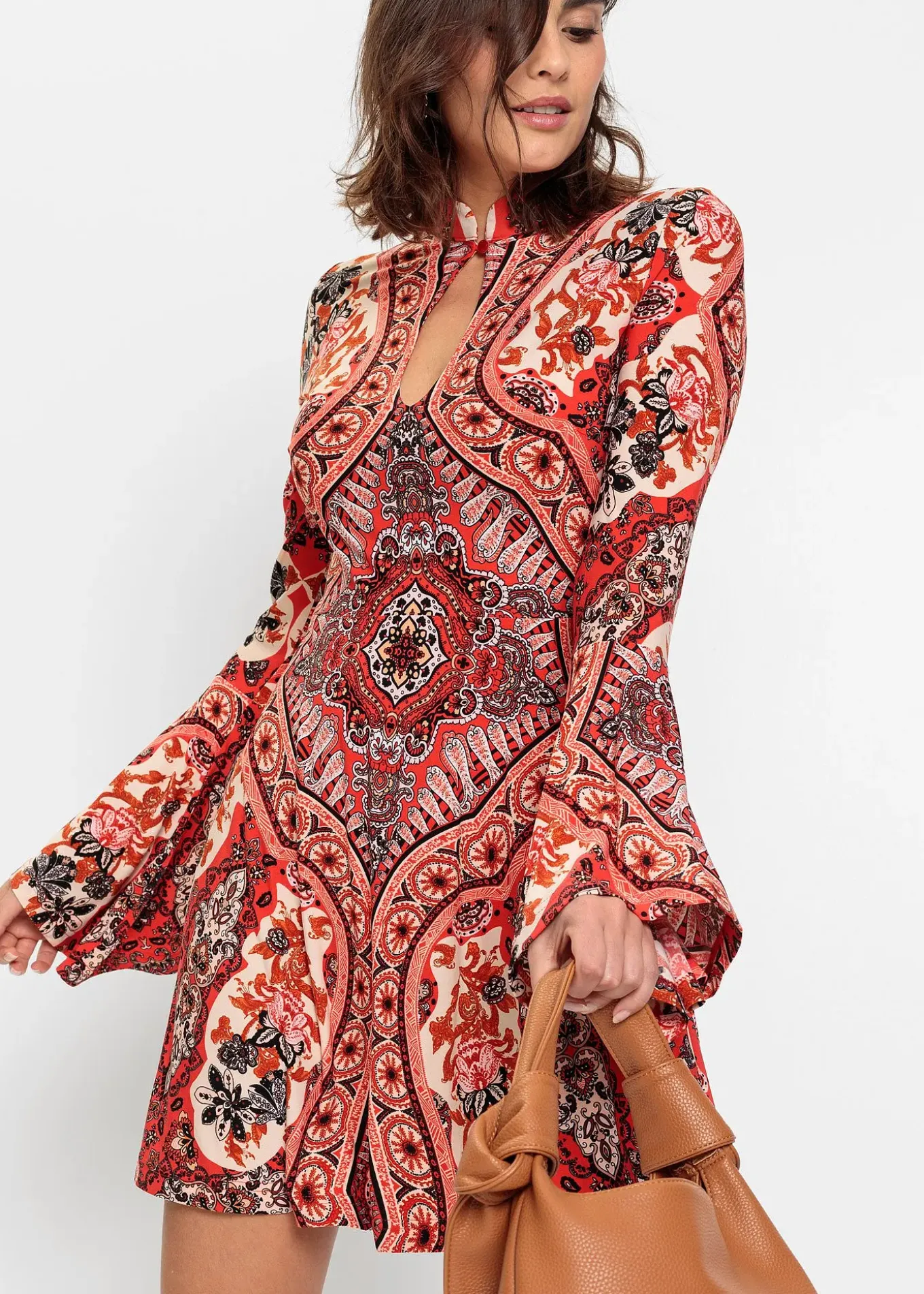 Robe en jersey avec col montant et manches volantées