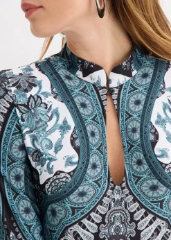 Robe en jersey avec col montant et manches volantées