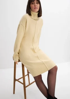 Robe en maille avec couture décorative