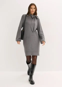 Robe en maille avec nœud