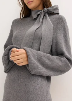 Robe en maille avec nœud