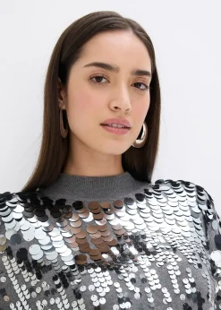 Robe en maille avec sequins sur le haut