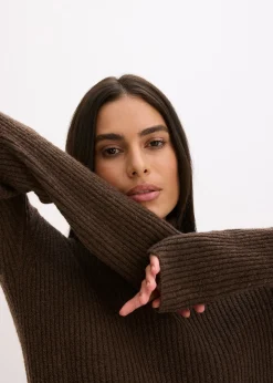 Robe en maille côtelée à col roulé