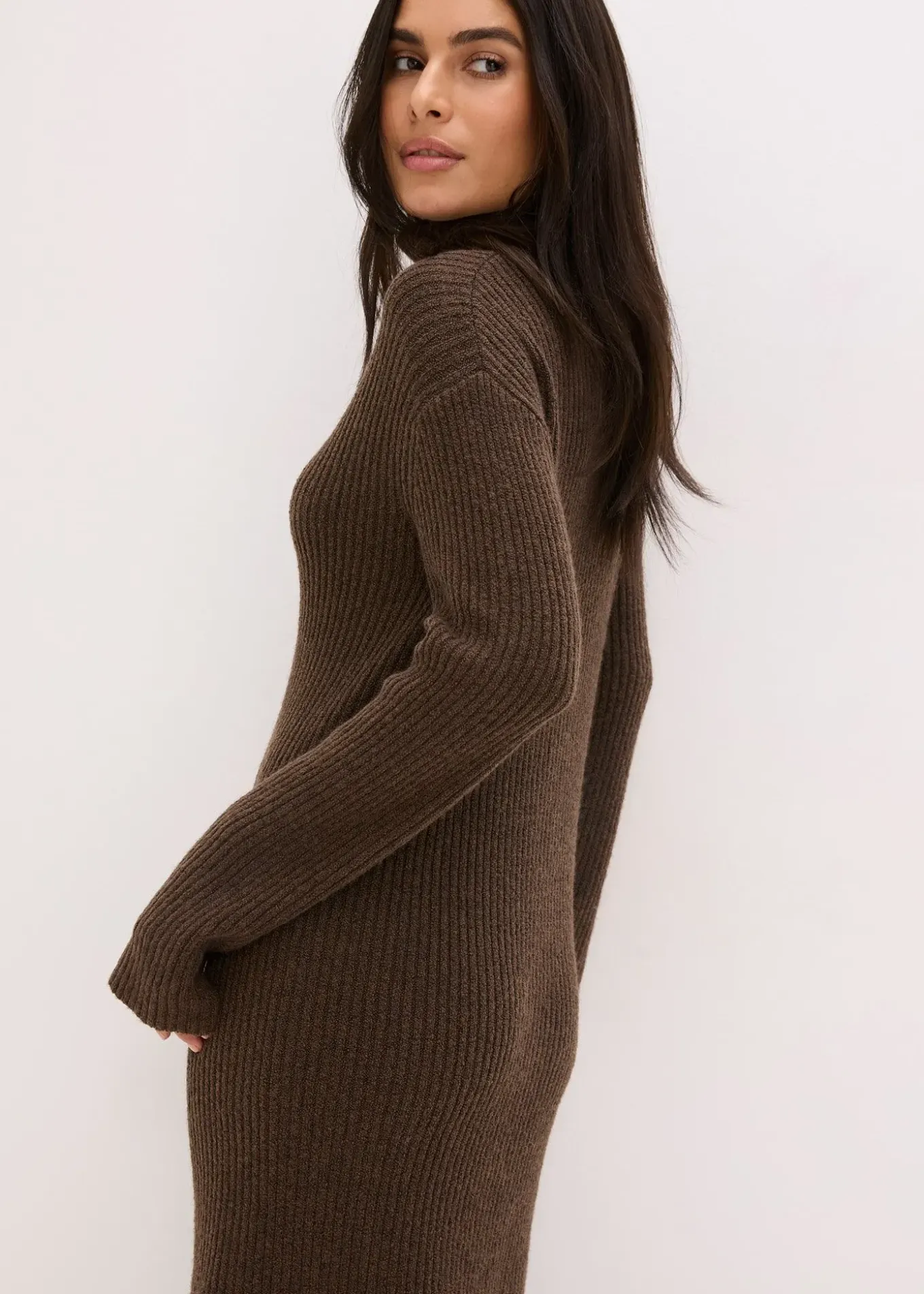 Robe en maille côtelée à col roulé