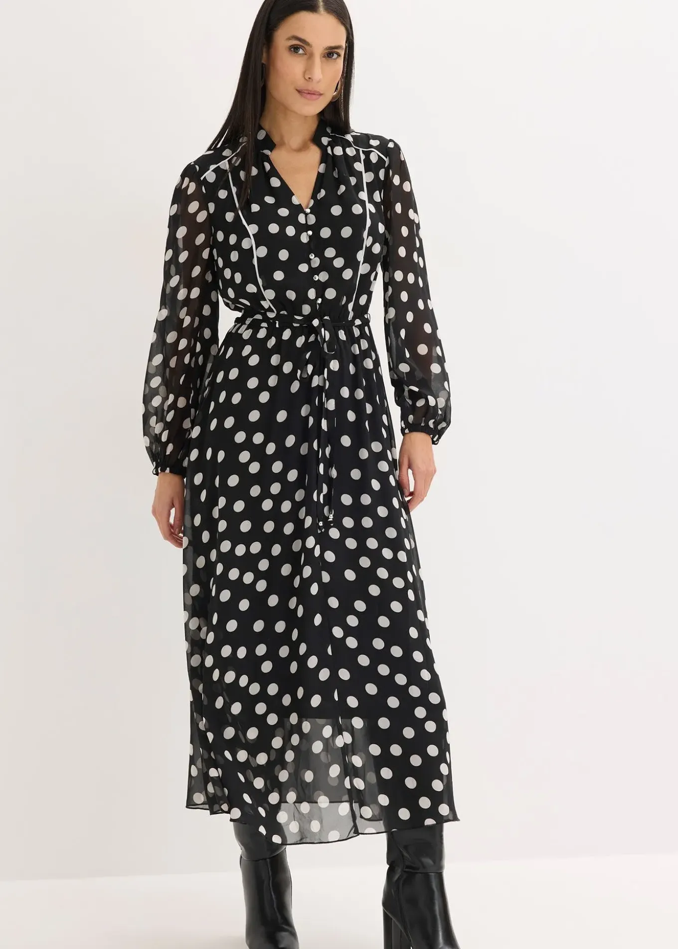 Robe en mousseline à passepoils contrastants