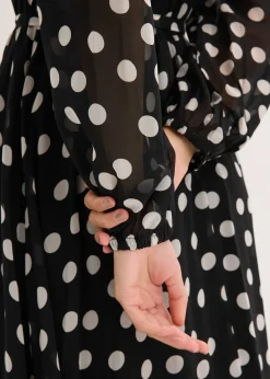 Robe en mousseline à passepoils contrastants