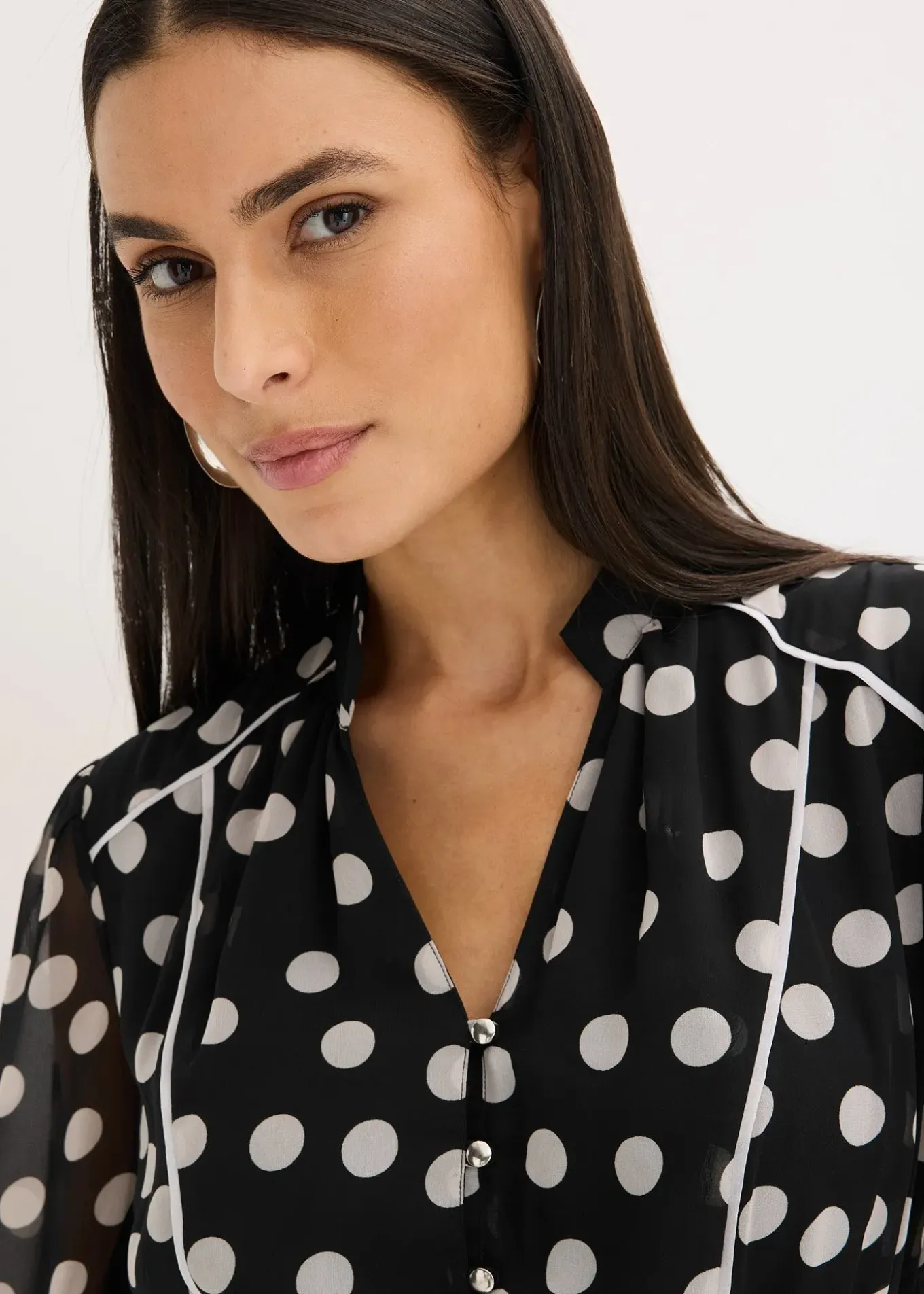 Robe en mousseline à passepoils contrastants