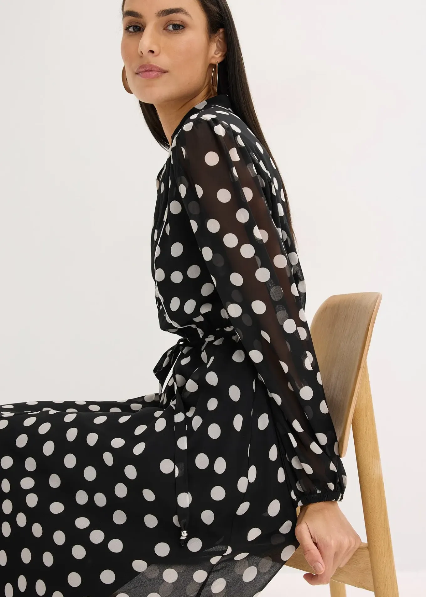 Robe en mousseline à passepoils contrastants