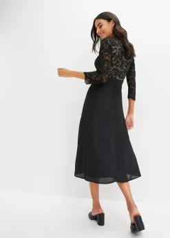 Robe en voile et dentelle