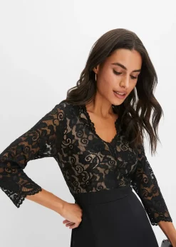 Robe en voile et dentelle