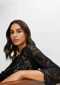 Robe en voile et dentelle