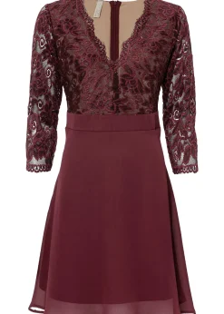 Robe en voile et dentelle